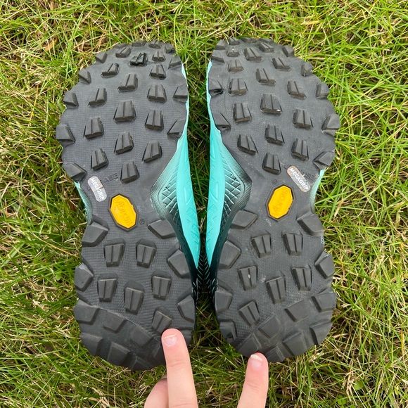 Scarpa Woman’s Spin Ultra Aruba Blue/Black Like New Running Shoes Size 7.5 - Picture 4 of 5